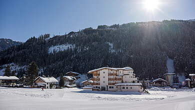 Außenansicht im Winter des Hotel Maria Theresia in Gerlos